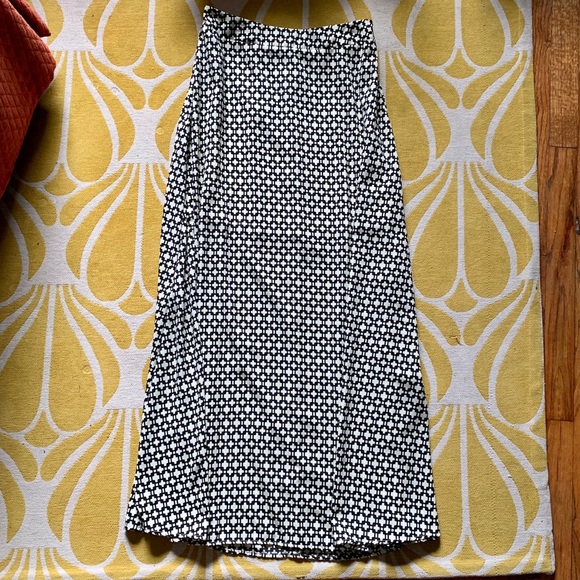 Black & Ivory High-waisted Maxi Skirt - Picture 2 of 8